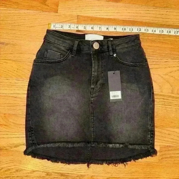 One Teaspoon 2020 Black Swan Denim Mini Skirt NWT Size: 24 - Picture 7 of 10
